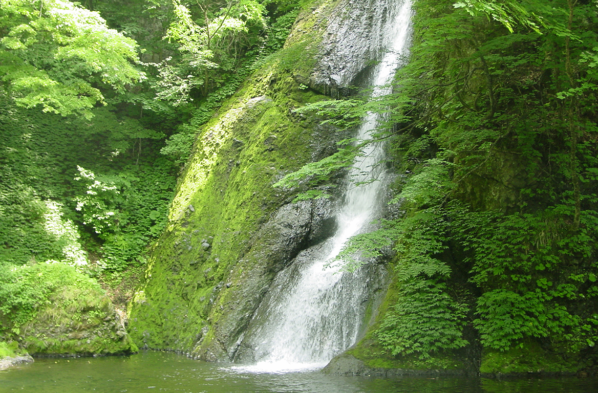 峨瓏大滝親水公園