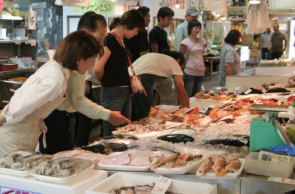 はちもり観光市