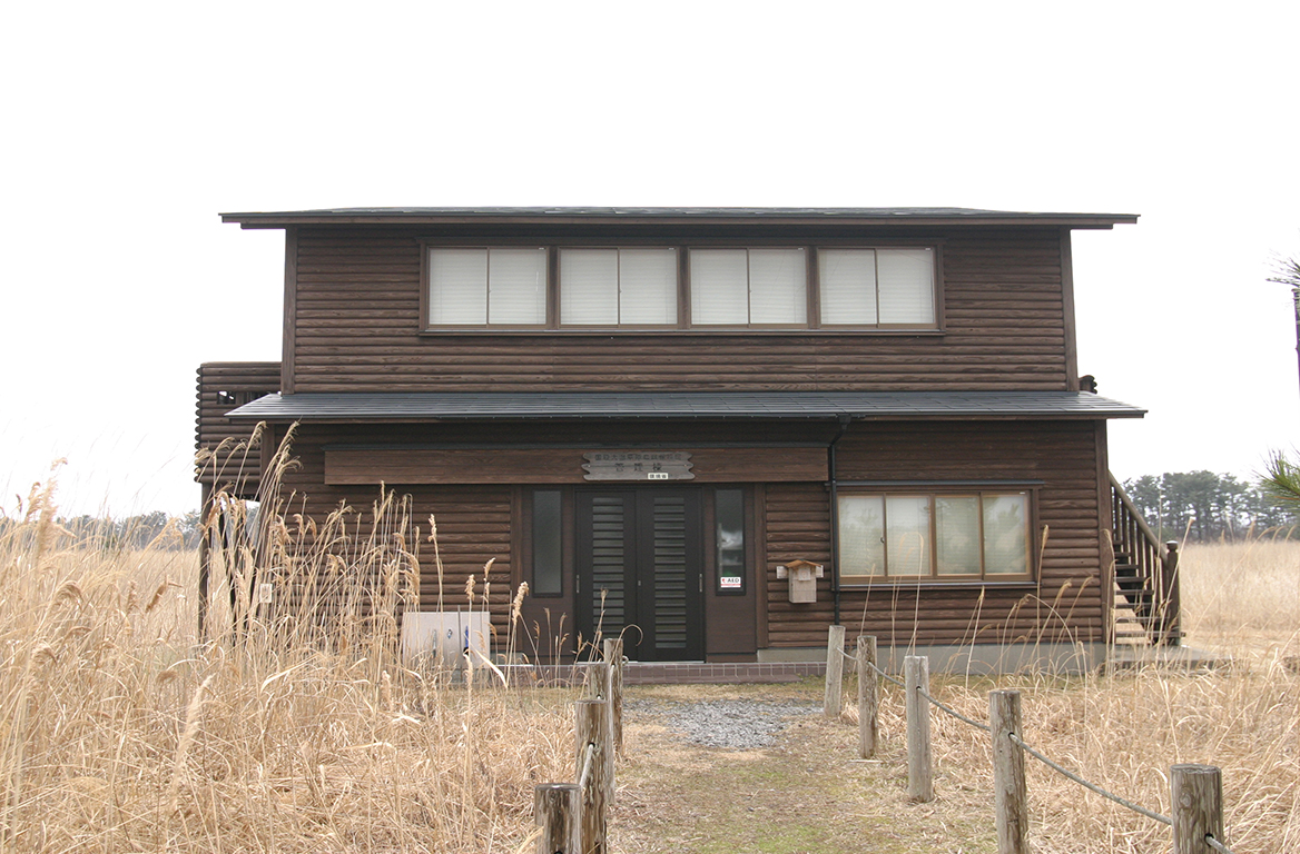 大潟草原野鳥観察舎（野鳥観測ステーション）